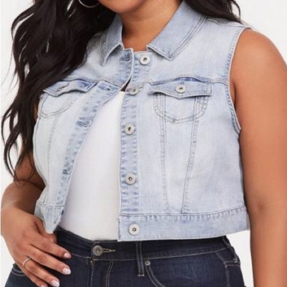 Torrid Light Wash Crop Denim Distressed Button Front Vest size 3X- 22/24 - Picture 1 of 12